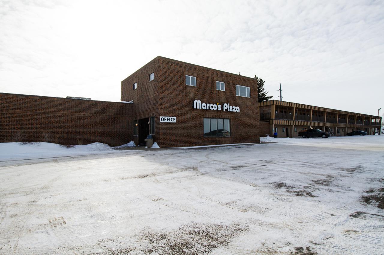 Great American Inn & Suites Devils Lake Exterior photo